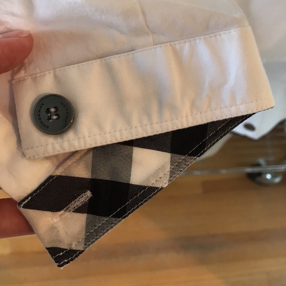 Burberry fitted button-down with gunmetal buttons - Picture 3 of 8